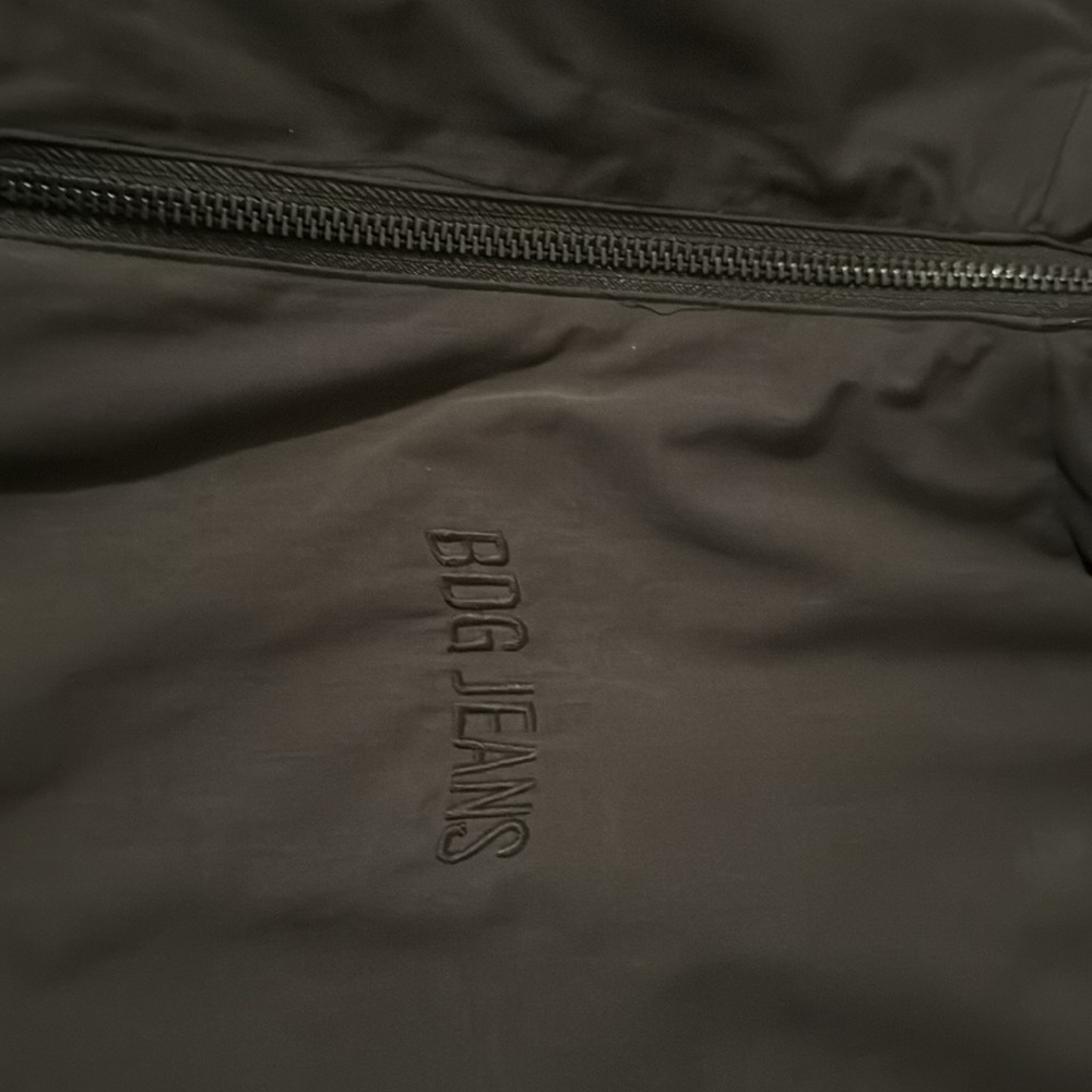 BDG puffer size L gender neutral color blue gray, never worn, great condition - Picture 2 of 3